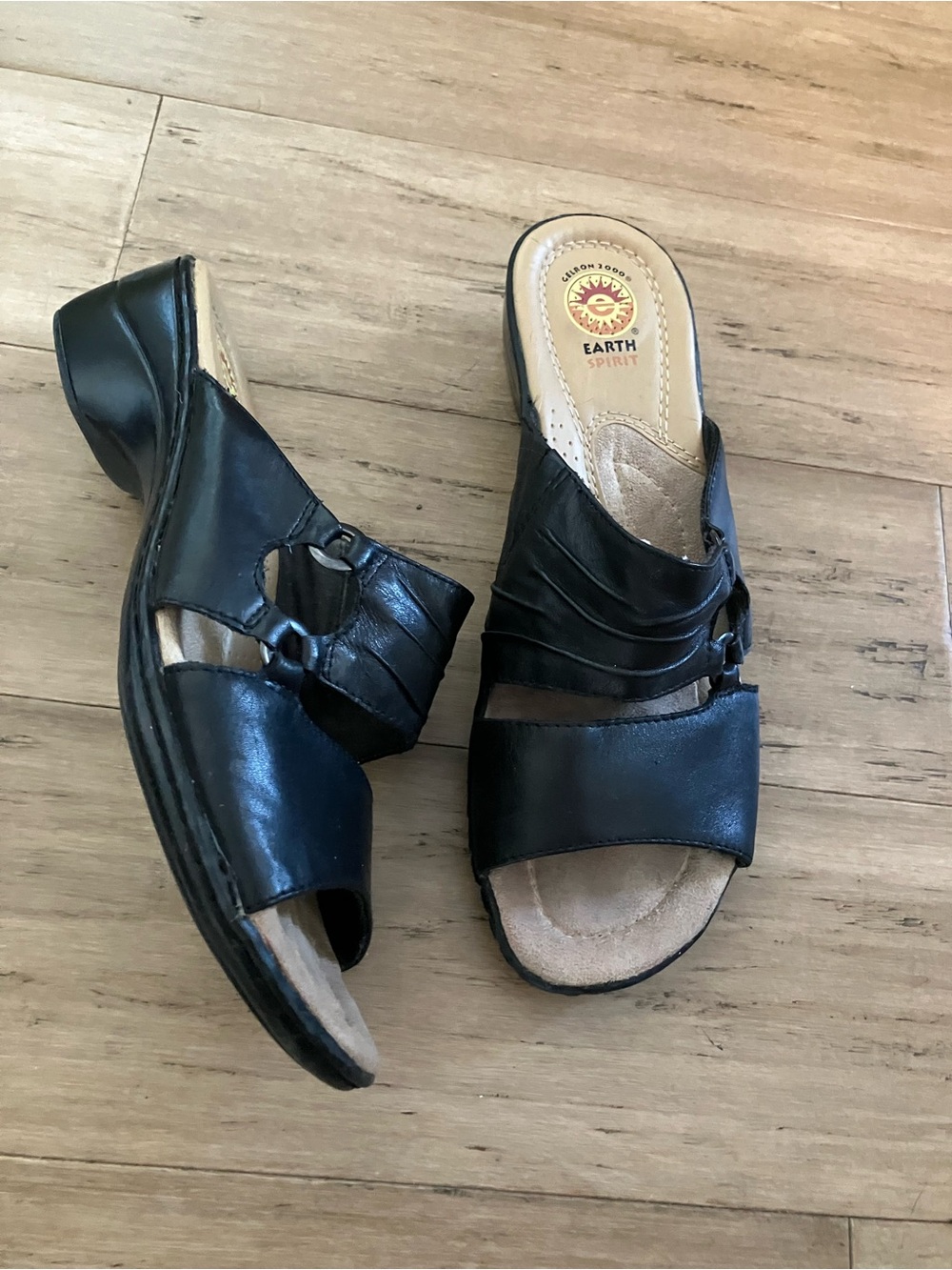 Earth Spirit black leather slide women’s heels Size 9